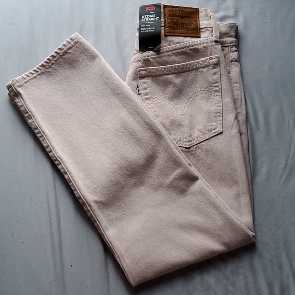 NWT LEVI PREMIUM WEDGIE STRAIGHT JEANS - Picture 1 of 8